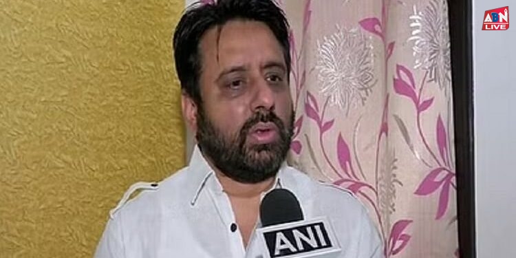 Amanatullah Khan: AAP MLA के घर दोबारा नोएडा पुलिस ने दी दबिश, बेटे के साथ कहां गायब हुए विधायक अमानतुल्लाह?