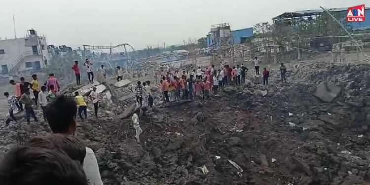 Chhattisgarh Blast: सबसे बड़ी बारूद फैक्टरी में जोरदार धमाका, दस लोगों की मौत की खबर; कई लोग मलबे में दबे