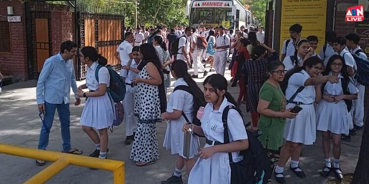 Delhi School Bomb Threat: दिल्ली-एनसीआर के इन नामी स्कूलों को आया धमकी भरा ईमेल, यहां देखें लिस्ट