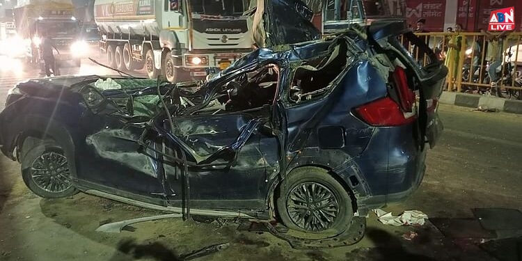 Road Accident: हापुड़ में दर्दनाक हादसा, हाईवे पर बेकाबू कार दूसरी दिशा में ट्रक से भिड़ी, छह लोगों की मौत