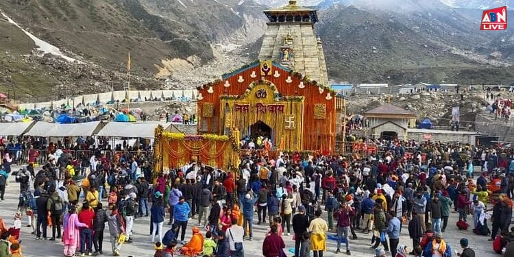 Chardham Yatra: भारी बारिश से चारधाम यात्रा पर ब्रेक, गढ़वाल कमिश्नर ने श्रद्धालुओं से कहा- जहां हैं वहीं रहें