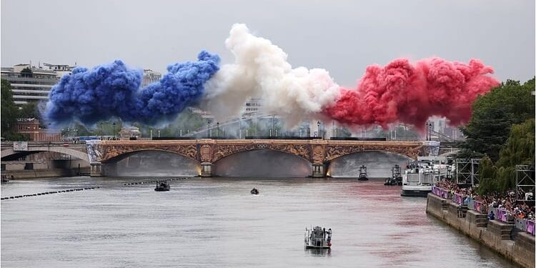 Paris Olympics: सीन नदी पर रंगारंग कार्यक्रम के साथ ओलंपिक का आगाज, लेडी गागा ने बिखेरी चमक, देखें झलकियां