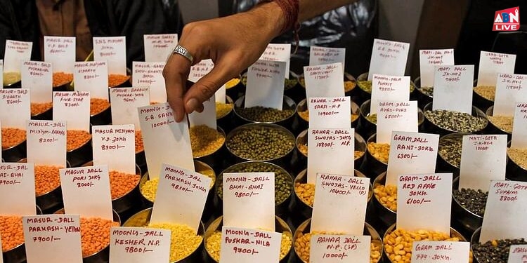 Pulses: दालों पर लाभ मार्जिन घटाएं खुदरा विक्रेता, उपभोक्ता सचिव बोले- मुनाफाखोरी के खिलाफ होगी सख्त कार्रवाई