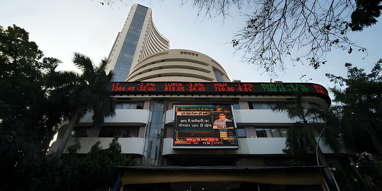 Sensex Opening Bell: शेयर बाजार में रिकॉर्ड हाई; सेंसेक्स 350 अंक चढ़ा, निफ्टी 24900 के पार