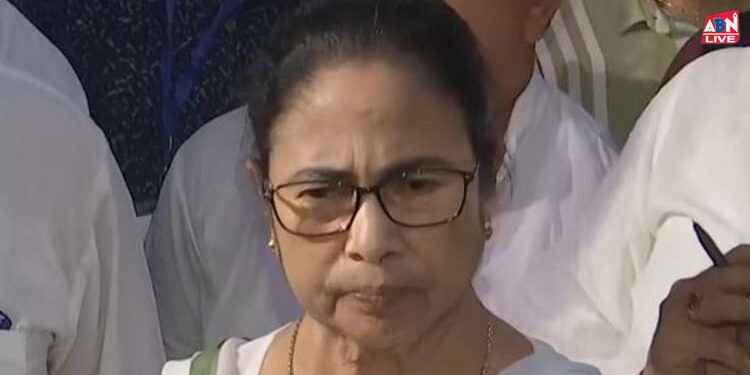 West Bengal: नहीं थम रहा भीड़ तंत्र का कहर, अब मां-बेटे पर हमला; टीएमसी पार्टी का करीबी है फरार आरोपी