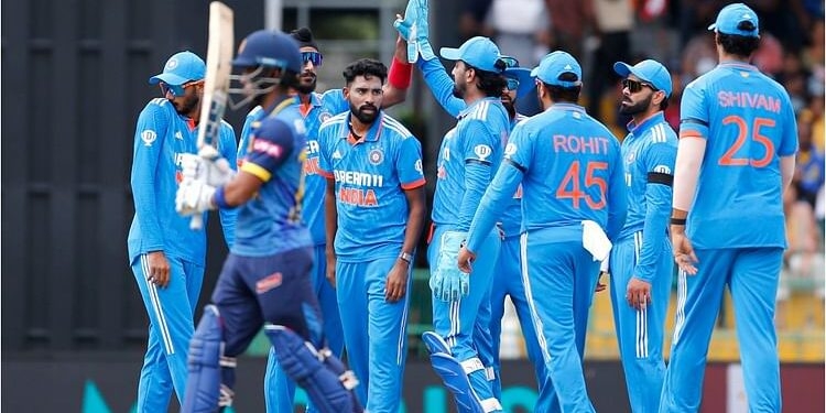 IND vs SL Live Score: श्रीलंका को लगा छठा झटका, अक्षर पटेल ने चरिथ असलंका को किया आउट