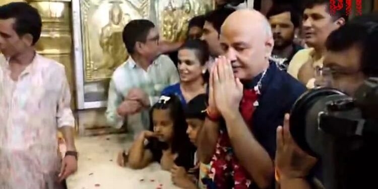 Manish Sisodia Live: 'भगवान बजरंग बली ने मुझे आशीर्वाद दिया', हनुमान मंदिर पहुंचे सिसोदिया, पूजा-अर्चना की