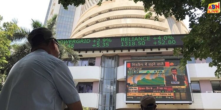 Sensex Opening Bell: नई ऊंचाइयों पर शेयर बाजार; सेंसेक्स 300 अंक चढ़ा, निफ्टी ने 25250 को छूआ