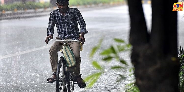 Weather Alert: दिल्ली-एनसीआर में बदला मौसम का मिजाज, झमाझम बारिश ने दिलाई गर्मी से राहत; कई इलाकों में लगा जाम