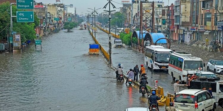 Weather In Photos: राजस्थान में बारिश से आठ लोगों की मौत; दिल्ली-बंगलूरू और हिमाचल में भी जनजीवन अस्त-व्यस्त