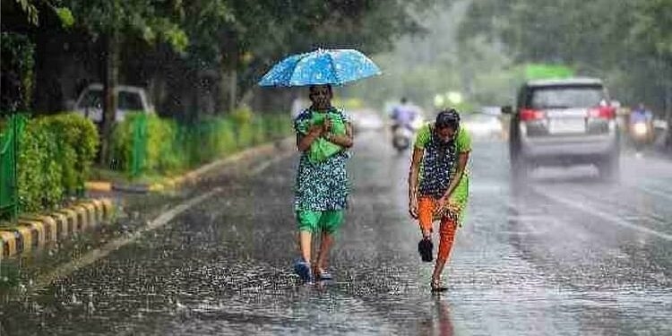 Weather : हिमाचल में बारिश के कहर से 97 सड़कें बंद... बाढ़ की चेतावनी, यूपी में मौतें; उत्तराखंड में यलो अलर्ट