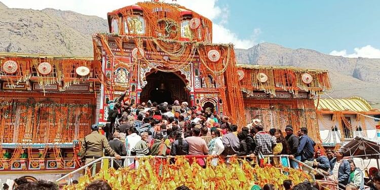 Chardham Yatra : बारिश कम होते ही बदरीनाथ यात्रा ने पकड़ी रफ्तार, अब तक 10 लाख श्रद्धालु कर चुके दर्शन