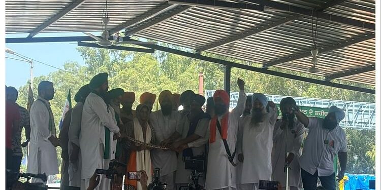 Kisan Andolan : 200 दिन पूरे होने पर शंभू और खनौरी बॉर्डर पर जुटे हजारों किसान, 3 अक्तूबर को रेल रोको आंदोलन