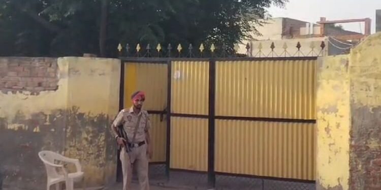 NIA Raid in Punjab: सांसद अमृतपाल के रिश्तेदारों के घर पहुंचीं टीम, चाची हिरासत में, जीजा के घर भी दबिश