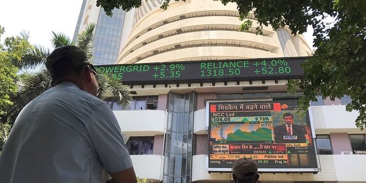 Sensex Opening Bell: शेयर बाजार में बड़ी गिरावट; खुलते ही 550 अंक टूटा सेंसेक्स, निफ्टी 25000 के करीब पहुंचा