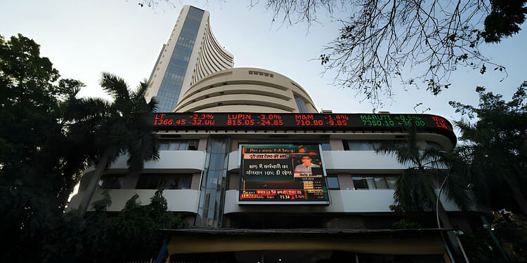 Sensex Opening Bell: शेयर बाजार में रिकॉर्ड छलांग जारी; सेंसेक्स 327 अंक चढ़ा, निफ्टी 25900 के पार