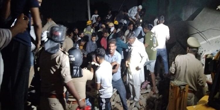 Bulandshahr Blast: 'हम इधर हैं... बचा लो नहीं तो मर जाएंगे', मलबे से आ रहीं थी आवाजें; मंजर देख हर आंख नम