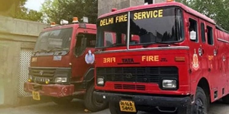 Delhi Fire News: दिल्ली के किशनगढ़ में फ्लैट में लगी भीषण आग, एक की मौत; तीन झुलसे