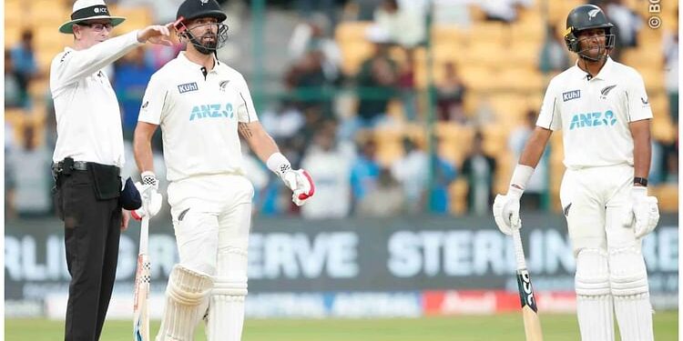 IND vs NZ Test Live: तीसरे दिन का खेल शुरू, रचिन ने पहली ही गेंद पर लगाया चौका, कीवियों की बढ़त 135+ रन की हुई