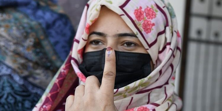 J&K Election: अंतिम चरण के लिए मतदान आज, 86 हजार सुरक्षाकर्मियों के पहरे में वोट डालेंगे 39 लाख मतदाता