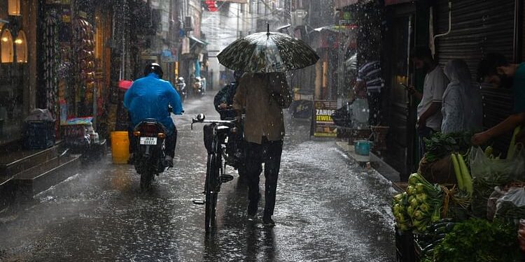 J&K Weather: उत्तरी कश्मीर में आज कुछ जगहों पर बारिश-बर्फबारी के आसार, घाटी में रात का पारा 10 डिग्री से नीचे