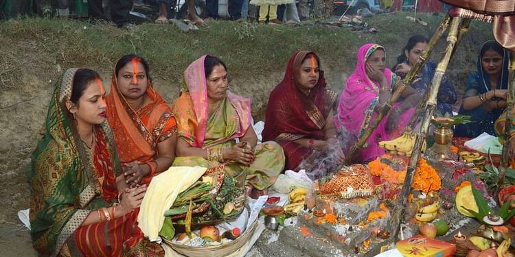 Chhath Festival : दिल्ली से यूपी तक सूर्य देव को अंतिम अर्घ्य देने की तैयारी, घाटों पर श्रद्धालुओं का रेला