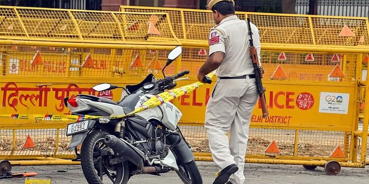 Firing in Delhi: उत्तरी दिल्ली के अलीपुर में चलीं ताबड़तोड़ गोलियां, बाइक पर सवार थे तीन हमलावर