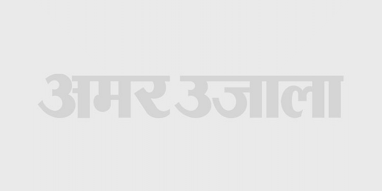 Gold Silver Price: सोना 450 रुपये सस्ता होकर 79,550 रुपये प्रति 10 ग्राम पर आया, चांदी 600 रुपये कमजोर पड़ी