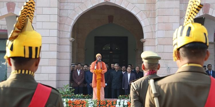 India Republic Day : सीएम योगी ने कहा कि आज का दिन हमारे लिए गौरव का, संविधान के दायरे में रहकर करें काम