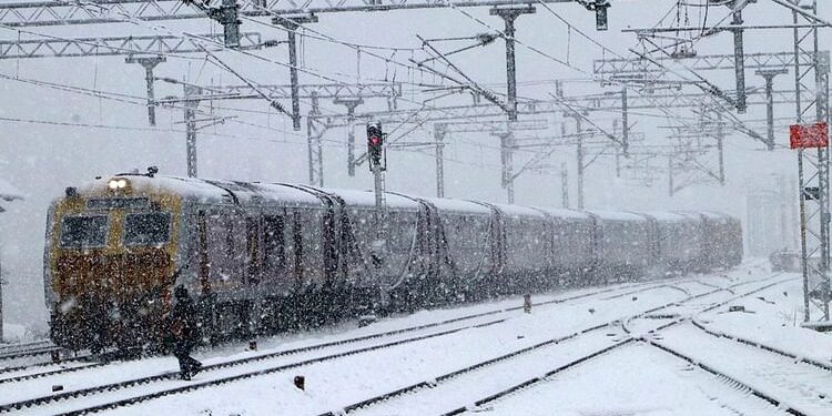 Jammu Kashmir Weather : महाशिवरात्रि पर भारी बारिश-बर्फबारी के आसार, कई जिलों में यलो अलर्ट, पढ़ें पूर्वानुमान