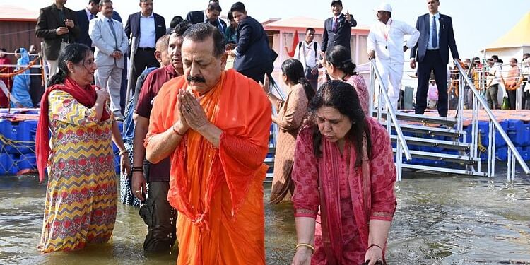 Maha Kumbh: महाकुंभ में परमाणु तकनीक से हो रही सफाई, करोड़ों लोगों के आने के बाद भी नहीं फैली कोई बीमारी