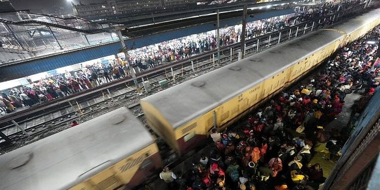 New Delhi Railway Station Stampede : शाम 7 बजे भगदड़ से पहले दिखी भयावह भीड़, RPF-CRPF को किया गया था अलर्ट