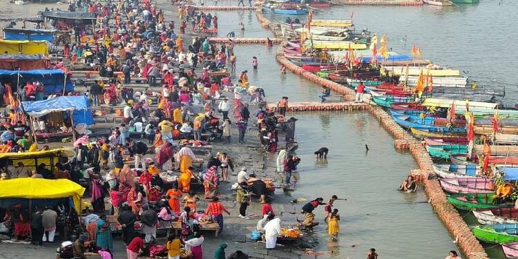 अयोध्या: माघी पूर्णिमा का स्नान शुरू, आज बीस लाख लोगों के अयोध्या आने की संभावना; राम मंदिर में लगीं कतारें