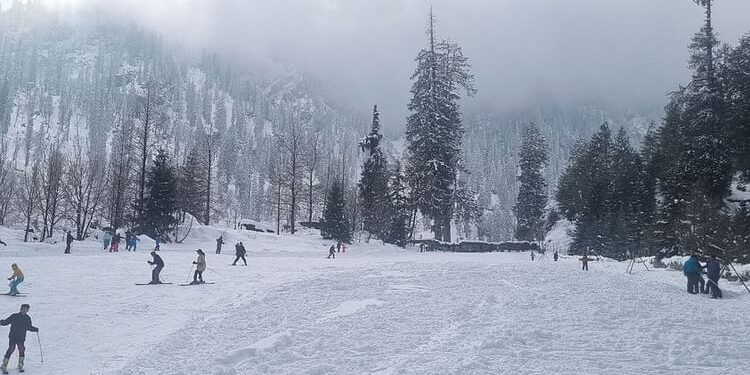 मौसम: पहाड़ों पर बर्फबारी...पूर्वी व पूर्वोत्तर भारत में तूफान-बारिश; 13 राज्यों में गरज के साथ वर्षा के आसार