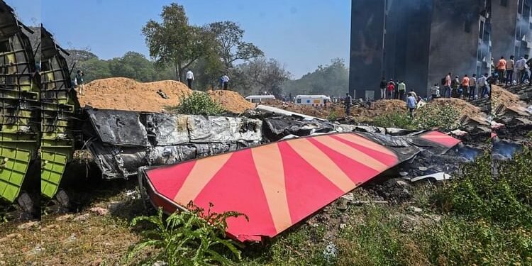 Air India Tragedy: एअर इंडिया अहमदाबाद विमान हादसे के हताहतों को तत्काल ₹25 लाख देगा, एक करोड़ मुआवजा राशि अलग