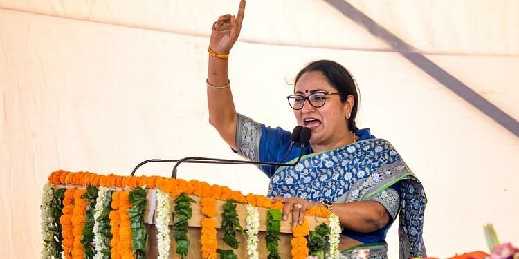 Delhi : मुख्यमंत्री रेखा गुप्ता ने कहा- दिल्ली में आएगी साफ-सुथरी नई शराब नीति, मिलेगी गुणवत्ता वाली मदिरा