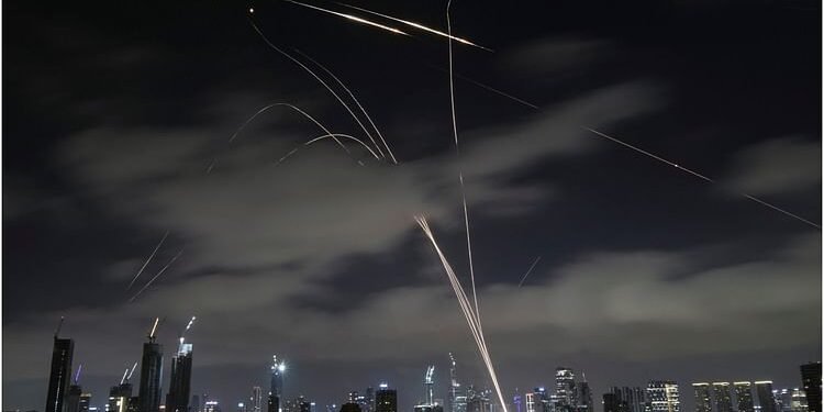 MEA: येरेवन पहुंचे 110 भारतीय छात्रों की आज देश वापसी; आर्मेनिया बॉर्डर पर नॉरदुज चौकी से बसों से निकाल रहे