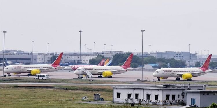 DGCA: एयरफोर्स के हवाई अड्डों पर अब विमान की खिड़कियां बंद करने की जरूरत नहीं होगी, डीजीसीए का निर्देश