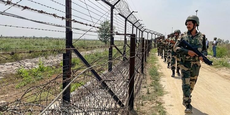 J&K Encounter: पुंछ में सुरक्षाबलों ने ढेर किए दो आतंकी, ऑपरेशन शिवशक्ति के तहत घुसपैठ की कोशिश नाकाम