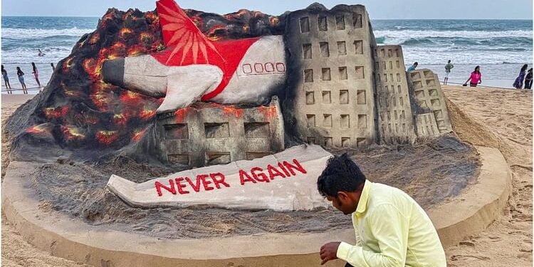 Plane Crash: भ्रामक खबरों पर पायलट फेडरेशन का विदेशी मीडिया संस्थानों को कानूनी नोटिस, माफी मांगने की मांग