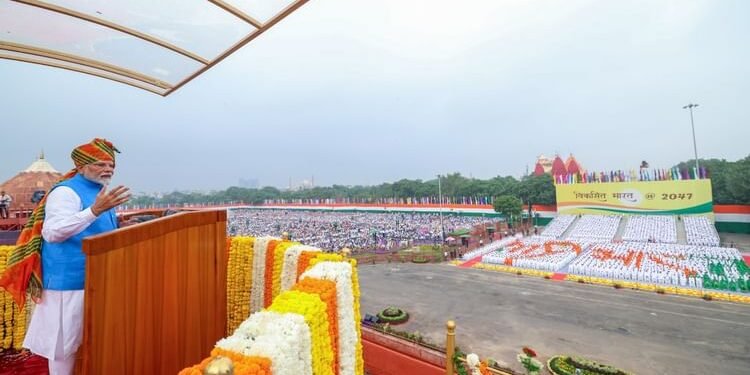 79th I-Day: लाल किले पर होंगे 171 खास मेहमान, निमंत्रण पत्रों पर ऑपरेशन सिंदूर व चिनाब पुल की झलक; जानिए सबकुछ