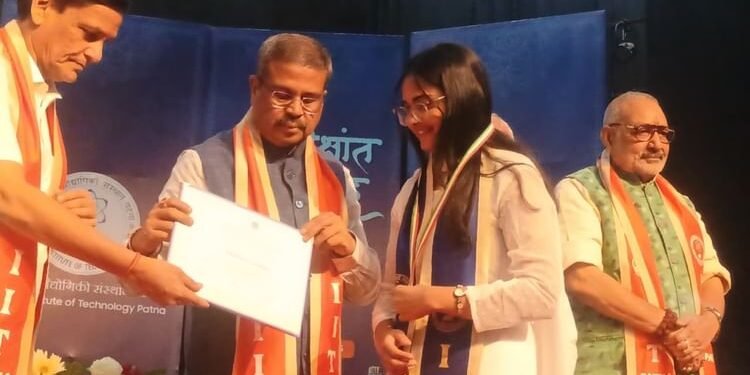 Bihar : केंद्रीय शिक्षा मंत्री धर्मेंद्र प्रधान राहुल गांधी पर जमकर बरसे, कहा-  एक तो चोरी और उपर से...