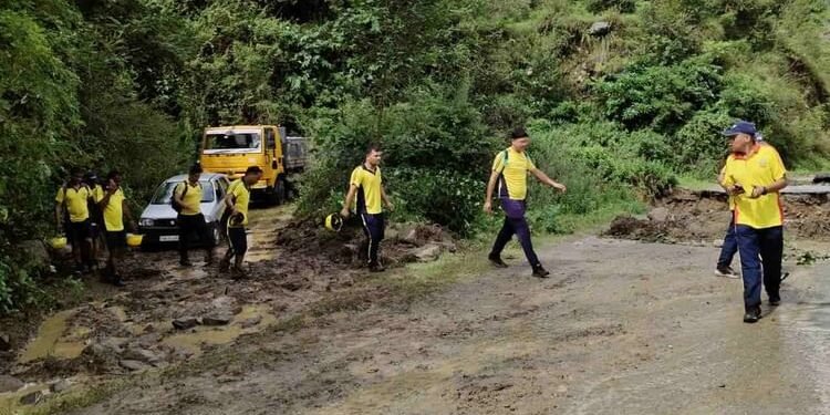 Chamoli Cloudburst live: धराली में फटा बादल; एसडीआरएफ-एनडीआरएफ ने संभाला मोर्चा, सीएम धामी पर जाना हाल