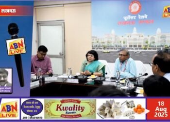 पूर्वोत्तर रेलवे लखनऊ मंडल में यात्री सुविधाओं और संरक्षा पर जोर, महाप्रबंधक सौम्या माथुर ने की समीक्षा बैठक और गोमतीनगर स्टेशन का निरीक्षण