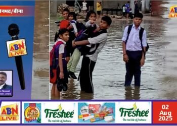 वर्षा से सड़क पर जलभराव, ग्रामीणों ने सड़क निर्माण व मरम्मत की उठाई मांगबच्चों का स्कूल जाना हुआ मुश्किल, डीएम कार्यालय में दर्ज कराई शिकायत