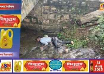 युवक का शव नाले में मिलने से सनसनी, परिजनों में मचा कोहराम
