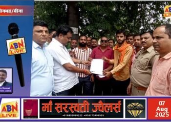 एनसीएल बीना परियोजना से मूल भू-विस्थापितों ने दिया धरना, रोजगार की मांग को लेकर प्रबंधक कार्यालय के बाहर प्रदर्शन