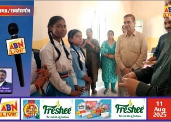 राष्ट्रीय कृमि मुक्ति कार्यक्रम का शुभारंभ, जिलाधिकारी ने छात्राओं को खिलाई एल्बेण्डाजॉल की गोली