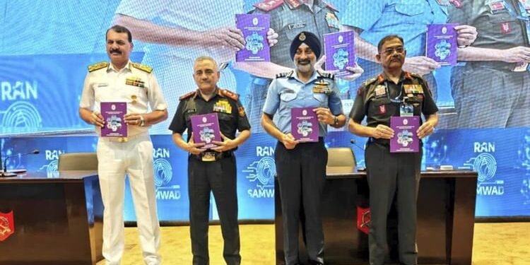 Defence: 'थिएटर कमान पर असहमति राष्ट्रहित को ध्यान में रखकर दूर की जाएगी', मतभेद सामने आने के बाद सीडीएस चौहान