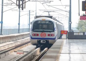 Delhi Metro: दिल्ली मेट्रो ने आज से बढ़ाया किराया, एक से चार रुपये तक का इजाफा